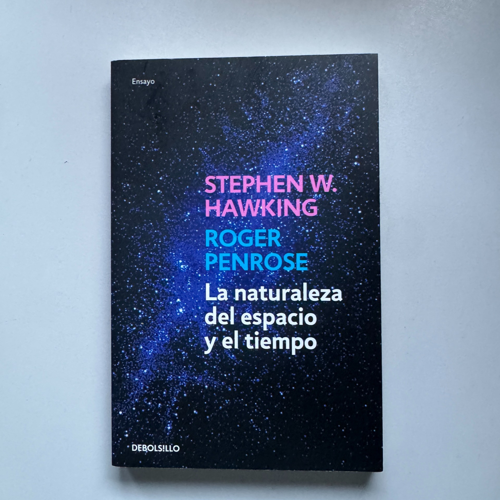 La naturaleza del espacio y el tiempo — Stephen Hawking y Roger Penrose. Leído a principios de febrero de 2026.